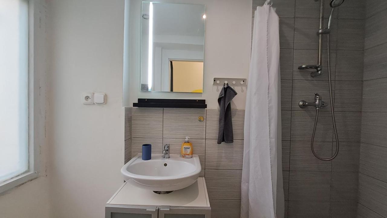Spacious, Light In Vinohrady Appartement *